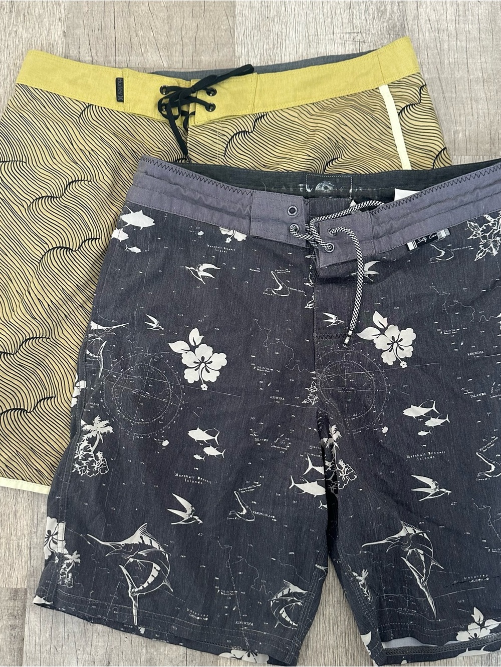 Two Men's Swim Trunks - Hurley & Salty Crew. Sz 32